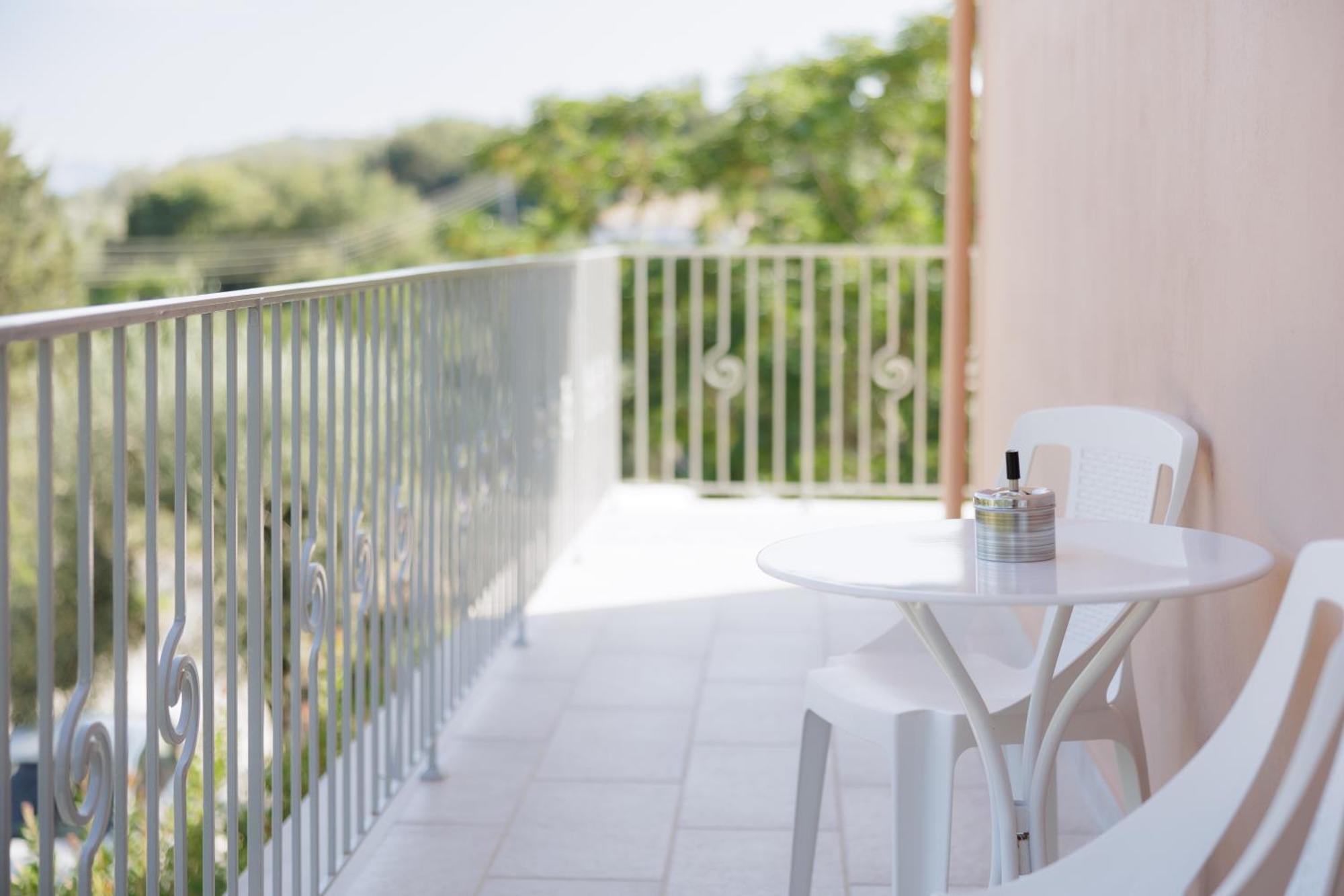 Sundial House Apartment Gouvia Bagian luar foto